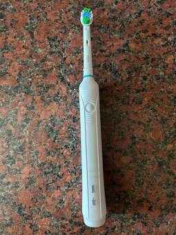 Elektrický zubní kartáček Oral-B Pro Typ 3756 + 5 hlavic - 3