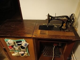 Šicí stroj Singer skříňkový elektrický - 3