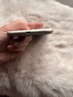 iPhone 11 – 64 GB, baterie 86 % - 3