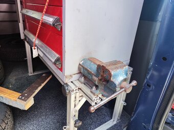 Dílenský stůl BESTA se svěrákem do dodávky. - 3