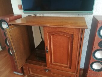 Prodám Rustikální komodu - Spěchá - 3