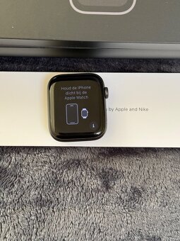Apple Watch SE Nike Edition (44 mm) - 3