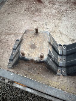 Prodám držák rezervy Defender - 3