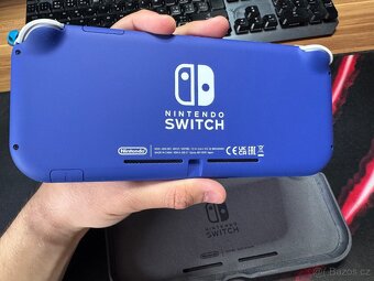 Nintendo Switch Lite Blue + originální flip cover - 3