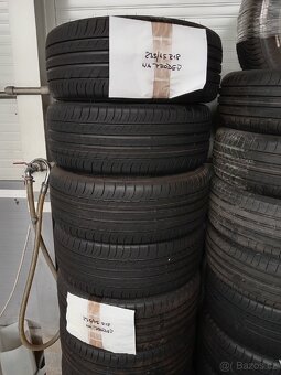 Dunlop 235/45 R18 - 3