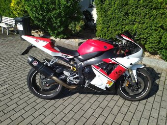 Yamaha YZF R1 - 3