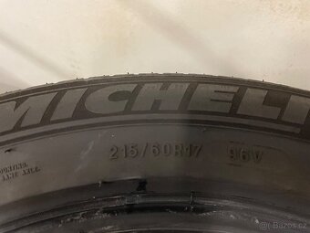 Prodám pneu Michelin 215/60R17 - 3