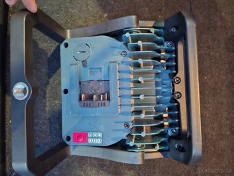Aku leflektor Bosch Professional GLI 18V-4000 C - 3