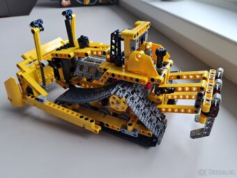 Lego Technic buldozer 42028 - 3