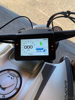 LFC 700 - Štříbrná - Předváděcí motocykl - 3