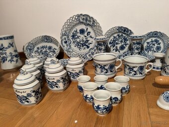 Porcelánová jídelní souprava cibuláky + mlýnek na kávu Lodos - 3