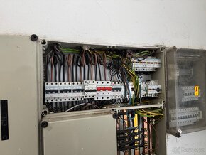 Rozvaděče, vypínače + jističe 380V - 3