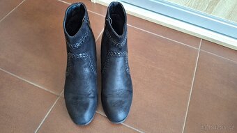 Dámské černé semišové zimní boty s třásněmi - 3