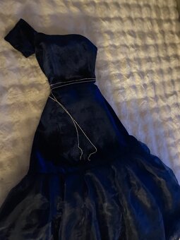 Maturitni sametove modre saty dlouhe tylove 38 - 3