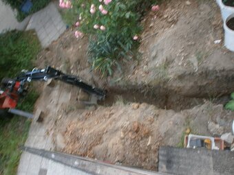 Kráčející minibagr podkop - 3