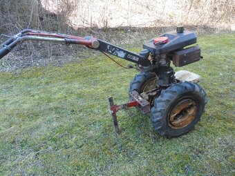 prodám malotraktor vari se spoustou nářadí, výborný stav - 3