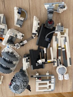 lego 75098 assault on hoth - 3