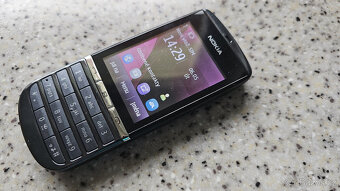 Nokia Asha 300, volná na všechny operátory. - 3