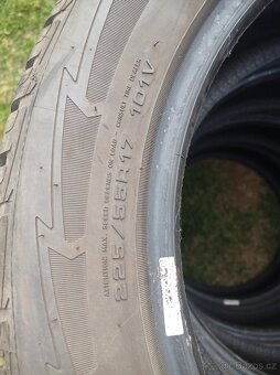 Prodám zimní pneu 225/55 R17 Good Year - 3