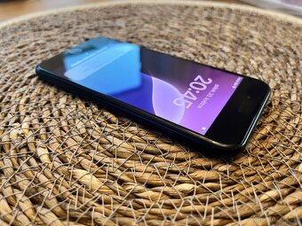 Prodám iPhone SE 2022 128GB black, TOP stav CZ - 3