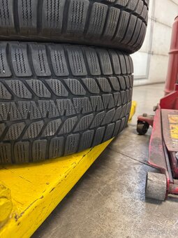 Pneu Bridgestone Blizzak 235/50 R19 - 3