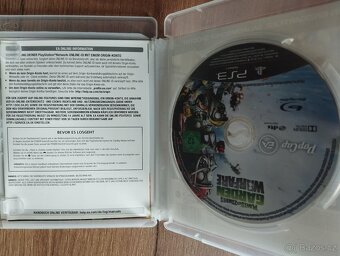 PS3/ Plants vs Zombies garden warfare - 3