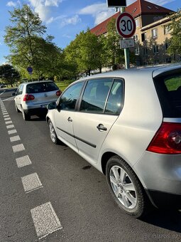 VW Golf 5 Hatchback 1.6 FSI 85kW - automatická převodovoka - 3