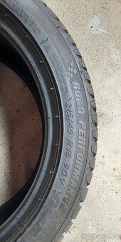 Pneu 215/45 r16 - 3