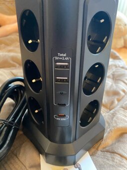 Multifunkăni zásuvka 12 x 220 V 5 x USB - 3