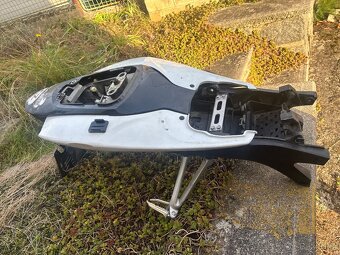 Podsedadlove dily na Suzuki Gsxr 600 750 06-07 - 3