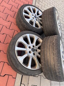 kola Mercedes-Benz - 3