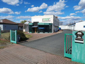 Prosklená prodejna se skladem v Kolíně - 3