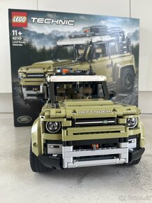 LEGO Technic 42110 - Land Rover Defender - 3