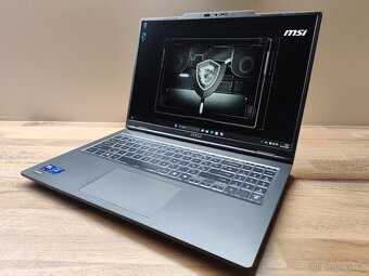 16" 144HZ_MSI VENTURE 16 AI_ULTRA 7 255H_32GB_INTEL ARC 140 - 3