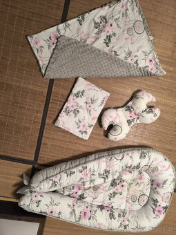 Hnízdečko s polštářky a dekou ručně šité - 3