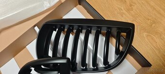 PŘEDNÍ MASKA, LEDVINKY BMW 1 E87, E81, 2004-2007, ČERNÁ - 3