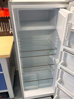 Prodám chladničku s malým mrazákem Liebherr - 3