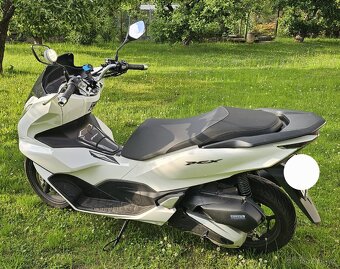 Prodám Honda PCX 2024 Pearl Jasmine White - 3