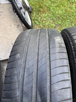Použité gumy Michelin agilis 235/60r/17c - 3