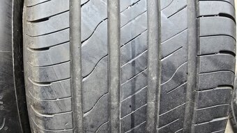 Letní pneu 215/55/17 Good Year - 3