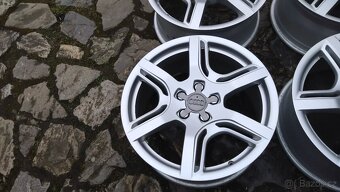 prodám nová ORIGINÁL al kola 18 5x112 na AUDI - 3
