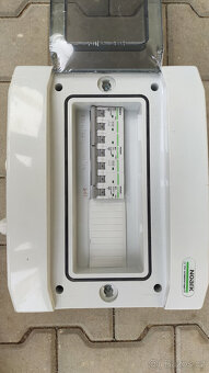 Prodám jističe, rozvaděč a 3f zásuvky 16A - 3