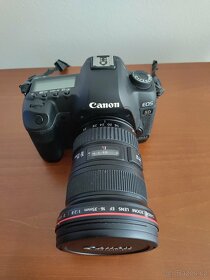 Zrcadlovka Canon 5D s objektivem . Super cena 17 500 Kč - 3