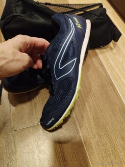 Atletické tretry DECATHLON vel 39 - 3