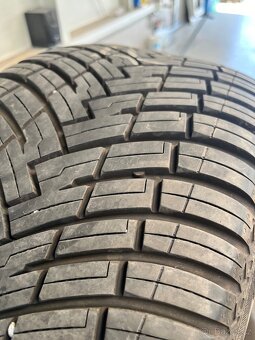 Pneu 235/55R18 - 3