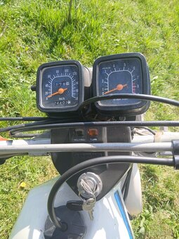 Suzuki DR 500 - 3