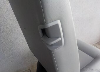 Poptávka po sklápěcím sedadle, T5 - 3