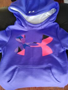Mikina s kapucí zn.Under Armour, velikost YXS/JTP - 3