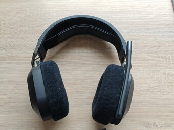 Corsair HS80 RGB Wireless bezdrátová sluchátka - 3