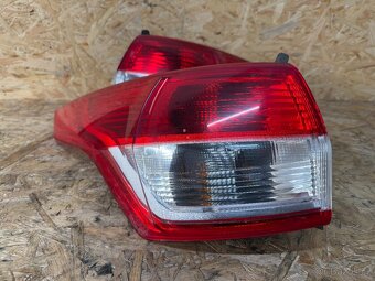 ZADNÍ VENKOVNÍ SVĚTLA FORD KUGA MK2 90021842/90021835 - 3